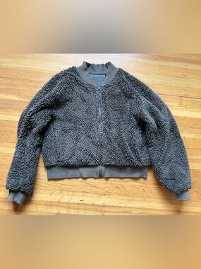 Uniqlo teddy fleece shaggy fuzzy bomber jacket army green M cozy normcore